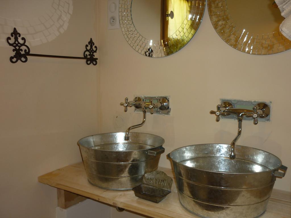 La Fontaine Des Noyers Villa Saint-Saturnin-d'Apt Rum bild