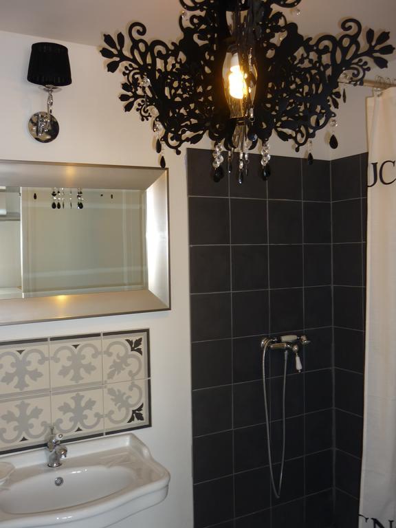 La Fontaine Des Noyers Villa Saint-Saturnin-d'Apt Rum bild